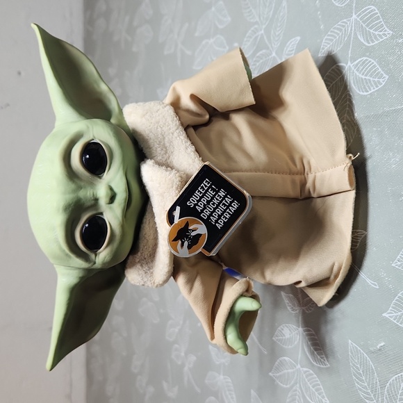 Hasbro Yoda Talking Plushie - Picture 1 of 6